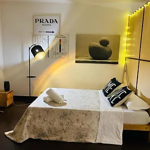 Prada , Milano Italia